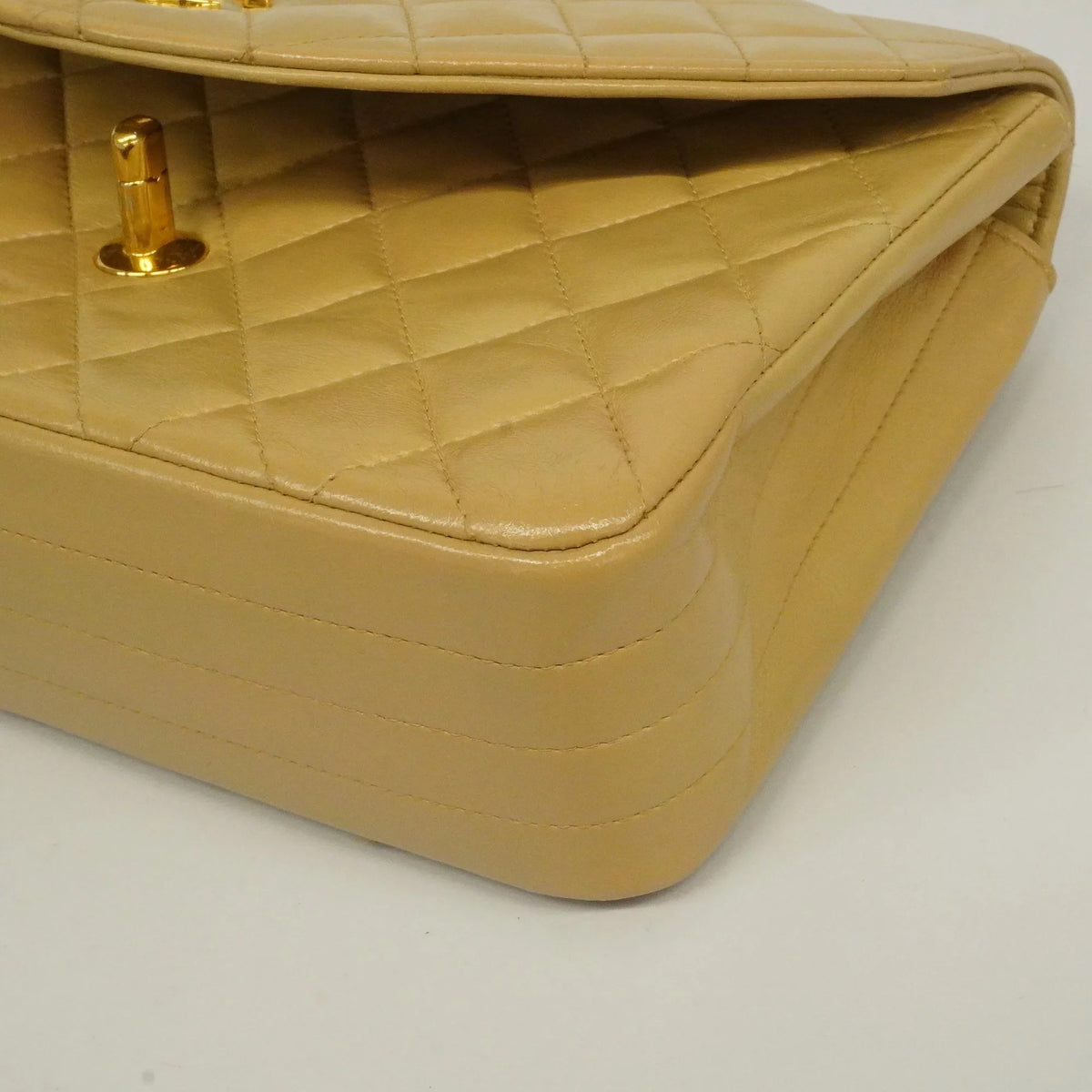 Used Beige Shoulder Single Authenticated Women's Bag Matelasse Leather Auth Chain