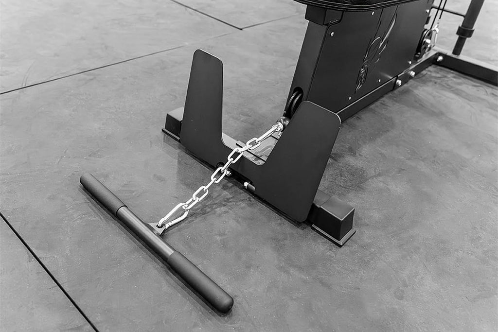 Lat-Pulldown/Low-Row HUNTER: BOLT Plate-Loaded Combo