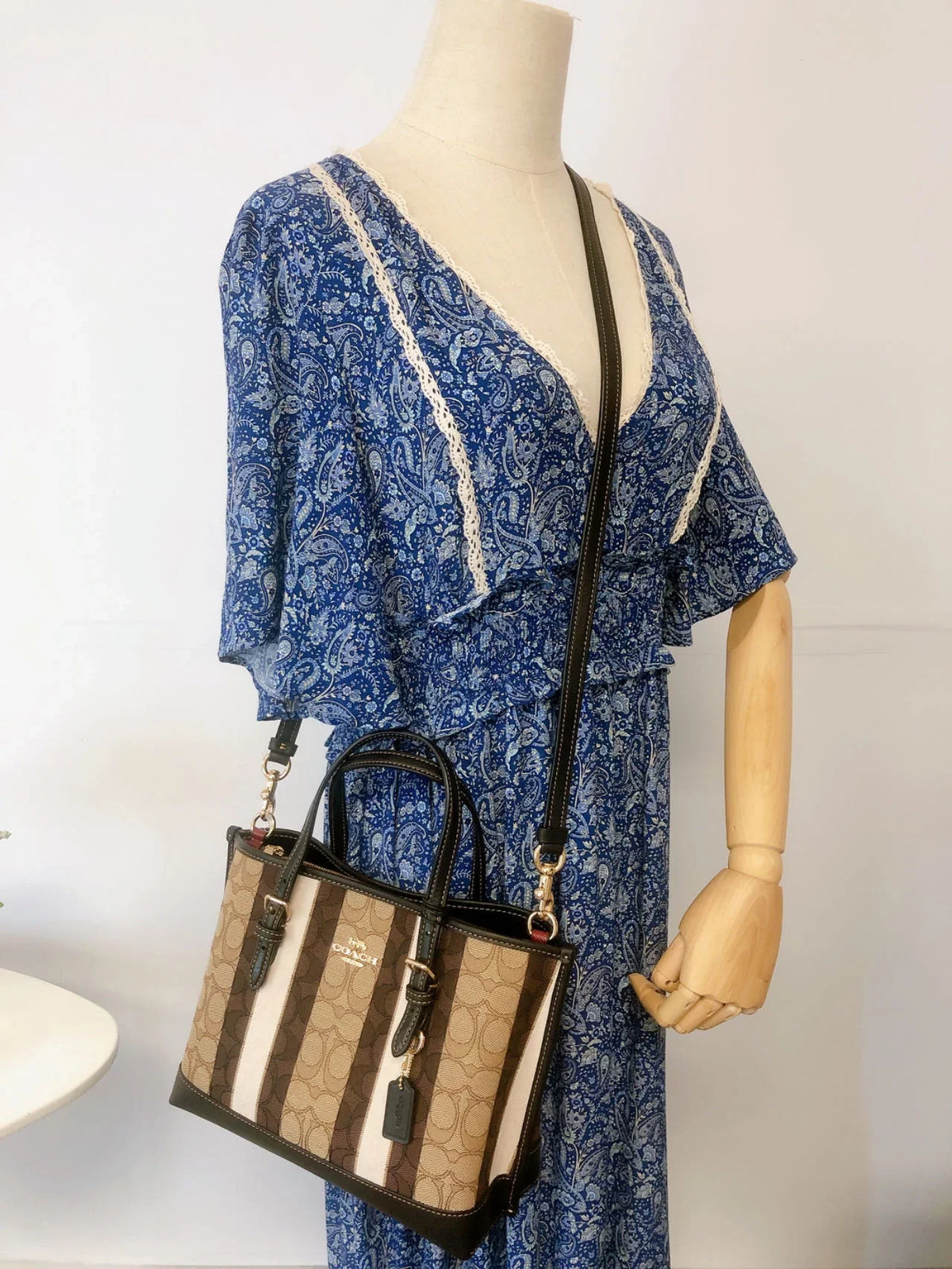 Stripes Tote Jacquard 25 IN In Multi Black With Signature Mollie Khaki Coach C8416