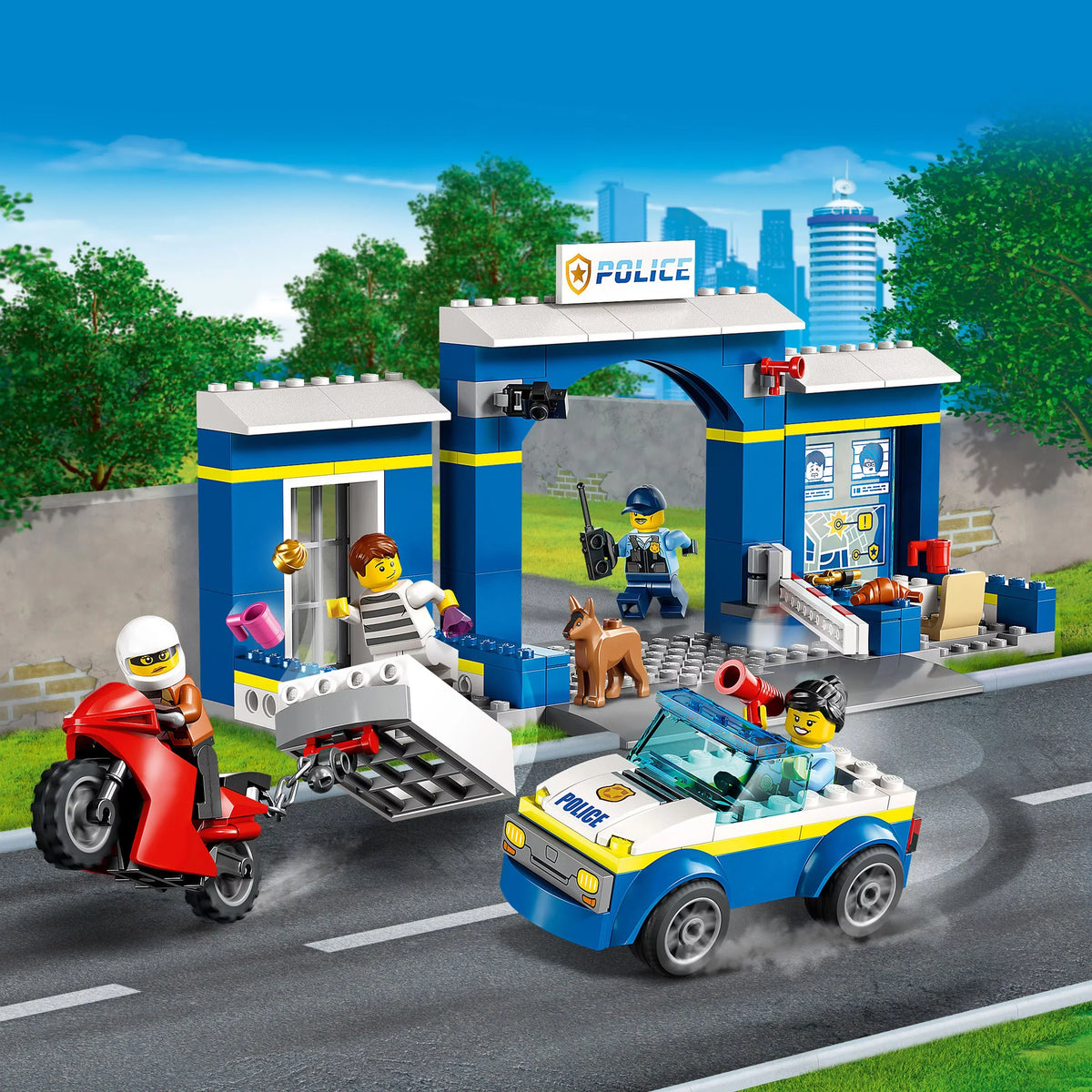 and Playset Motorbike, LEGO City with 60370, Station Plus 4 Dog Toy 4 Chase Toys Breakout Car Police Figure, Minifigures Old Jail, for Years Kids and