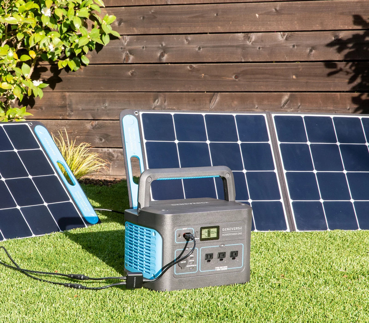 built-in 100 with Watts Monocrystalline USB-A One USB-C Solar Panel and Portable ports SolarPower GENEVERSE