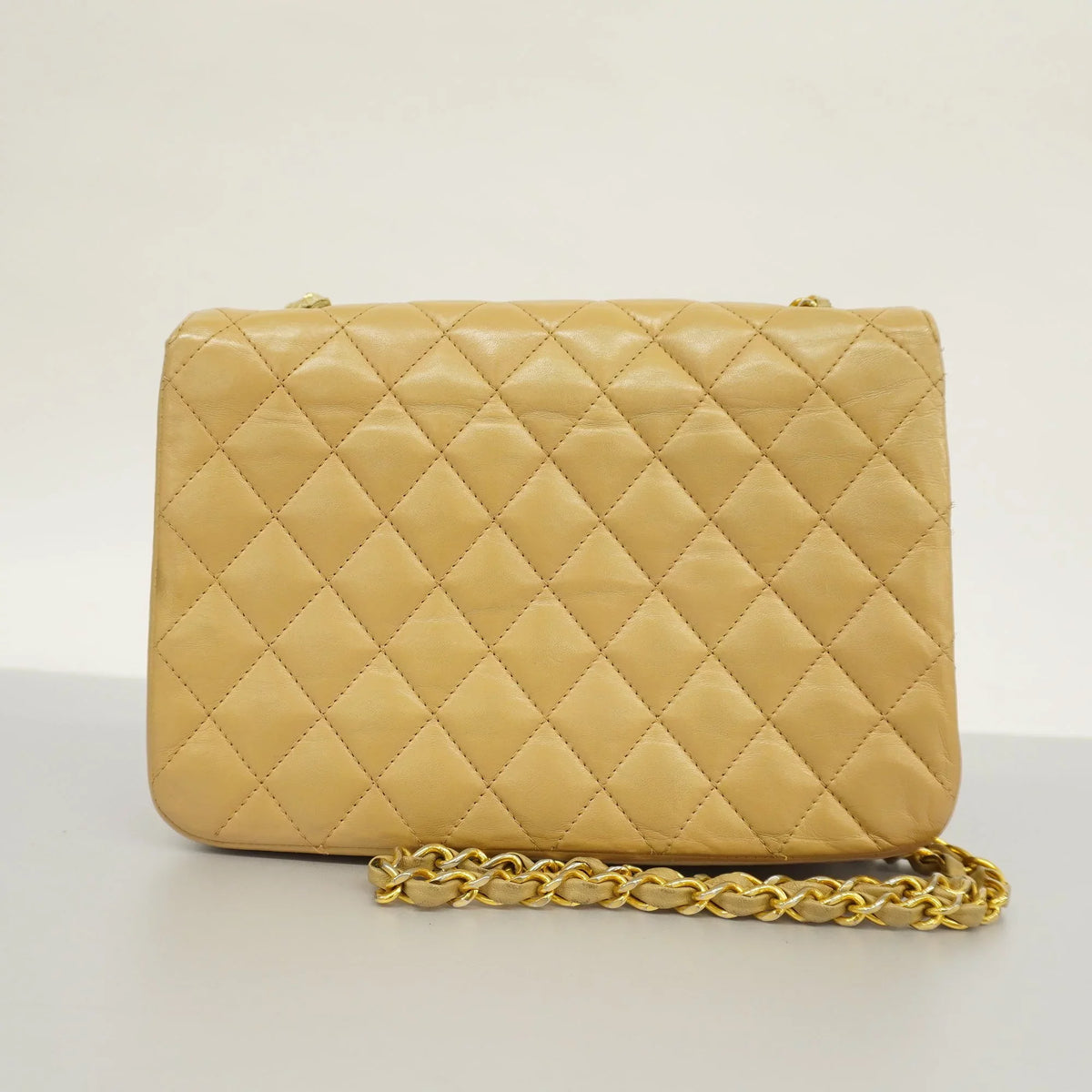 Used Beige Shoulder Single Authenticated Women's Bag Matelasse Leather Auth Chain