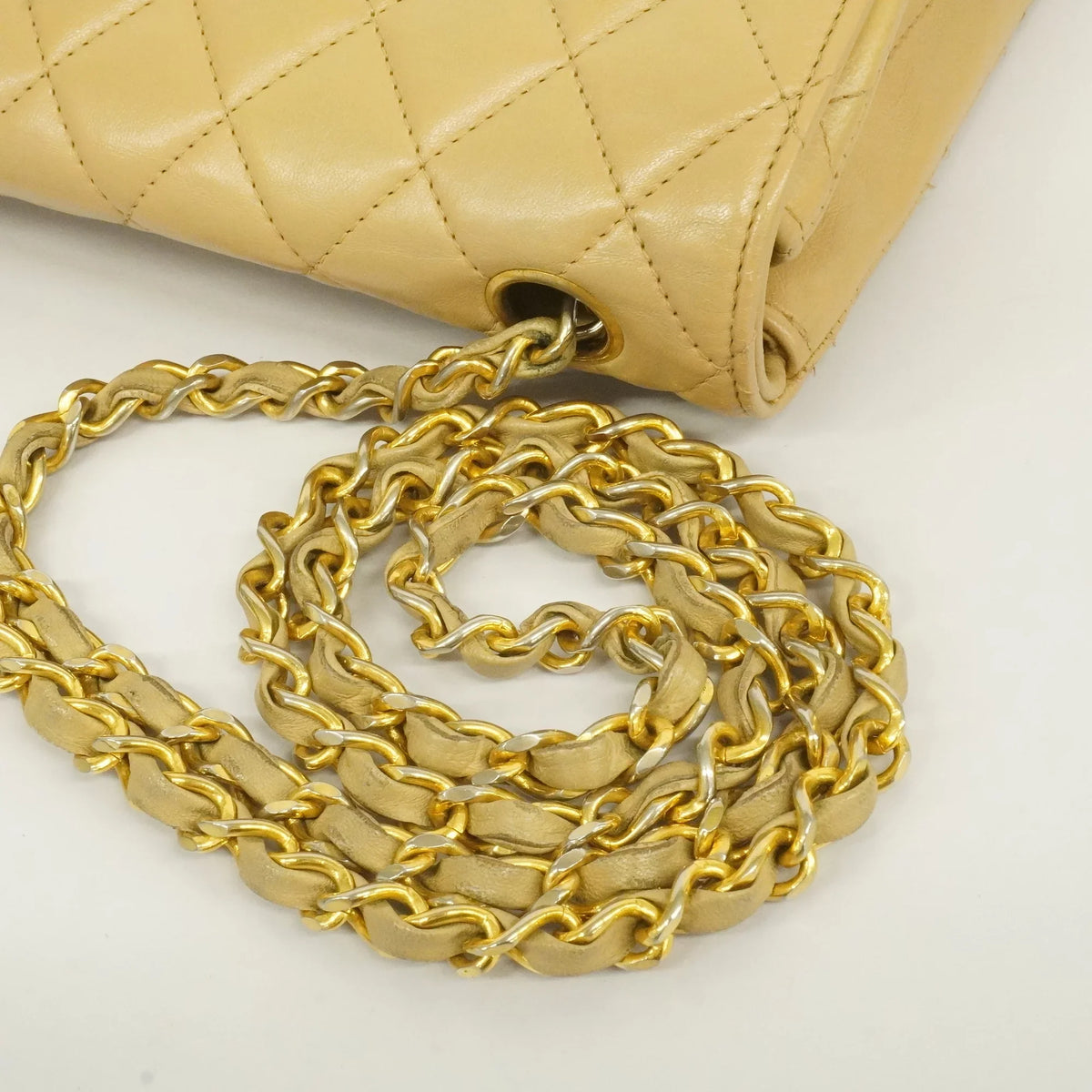 Used Beige Shoulder Single Authenticated Women's Bag Matelasse Leather Auth Chain