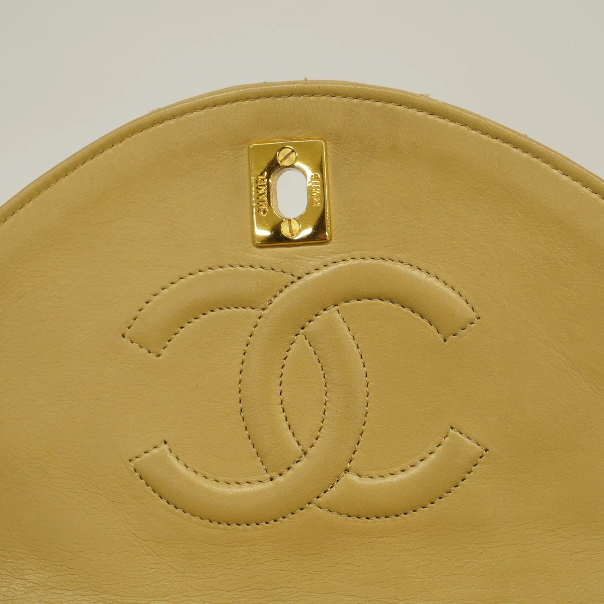 Used Beige Shoulder Single Authenticated Women's Bag Matelasse Leather Auth Chain