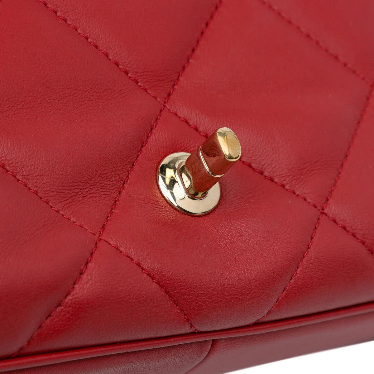 Lambskin Leather Authenticated (Good) Carry Unisex Red Small Easy Satchel Bag Pre-Owned Flap